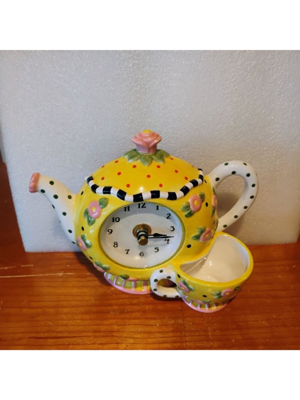 Mary Engelbreit Yellow Pink Rose Teapot Tea Cup Clock Vintage 2000 - Picture 6 of 9